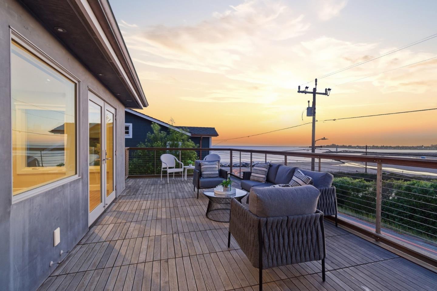 2974 East Cliff Drive