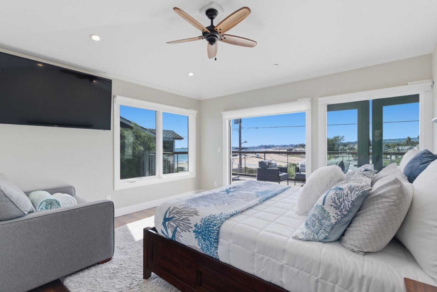 2974 East Cliff Drive