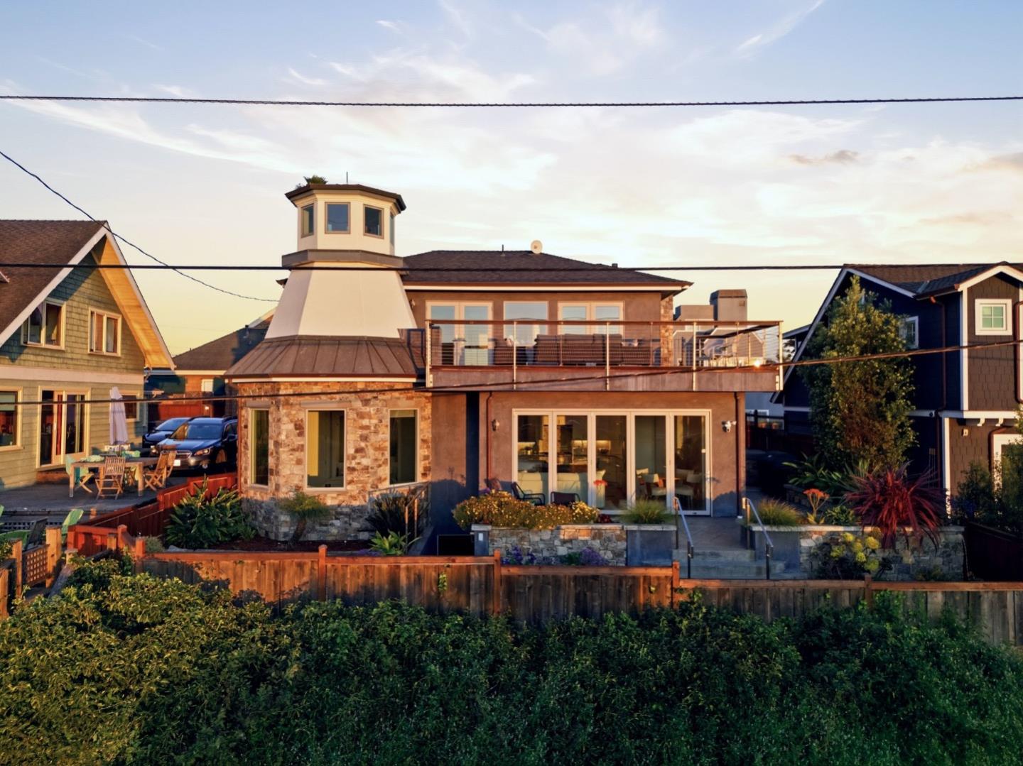 2974 East Cliff Drive