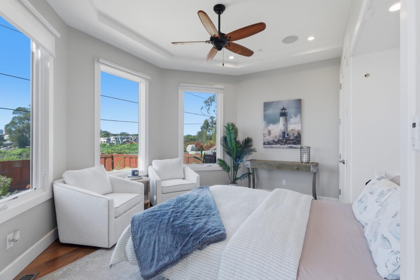 2974 East Cliff Drive