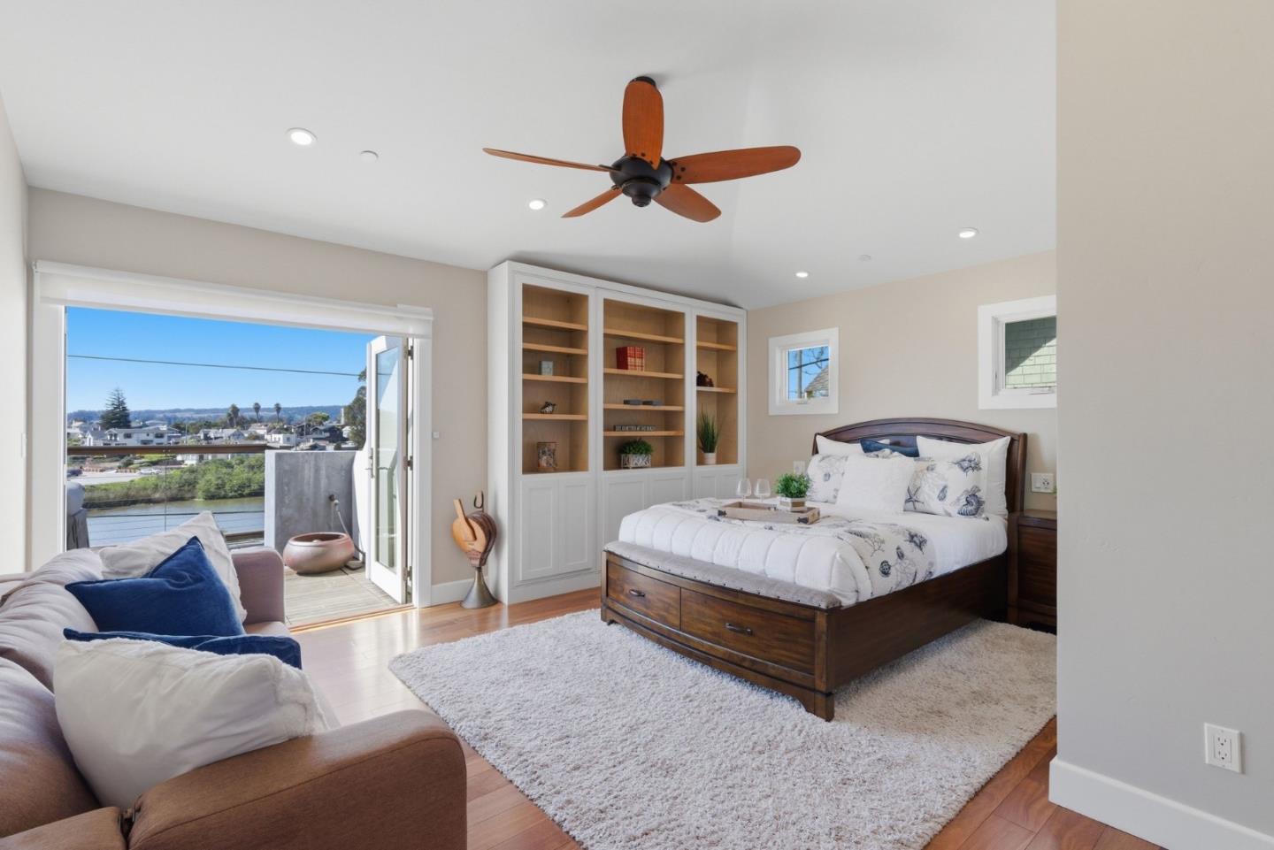 2974 East Cliff Drive