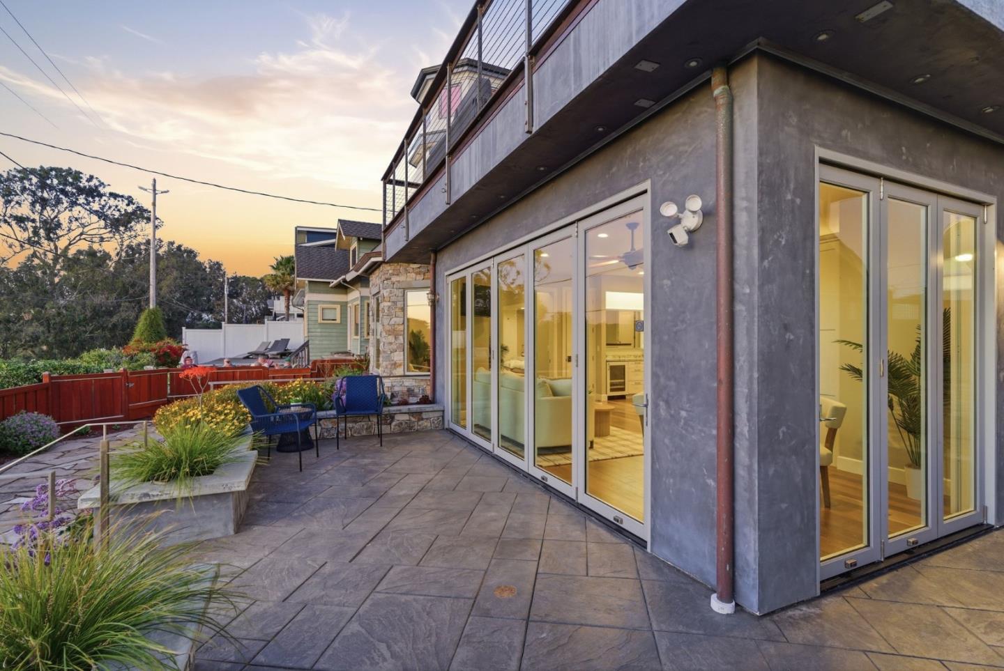 2974 East Cliff Drive