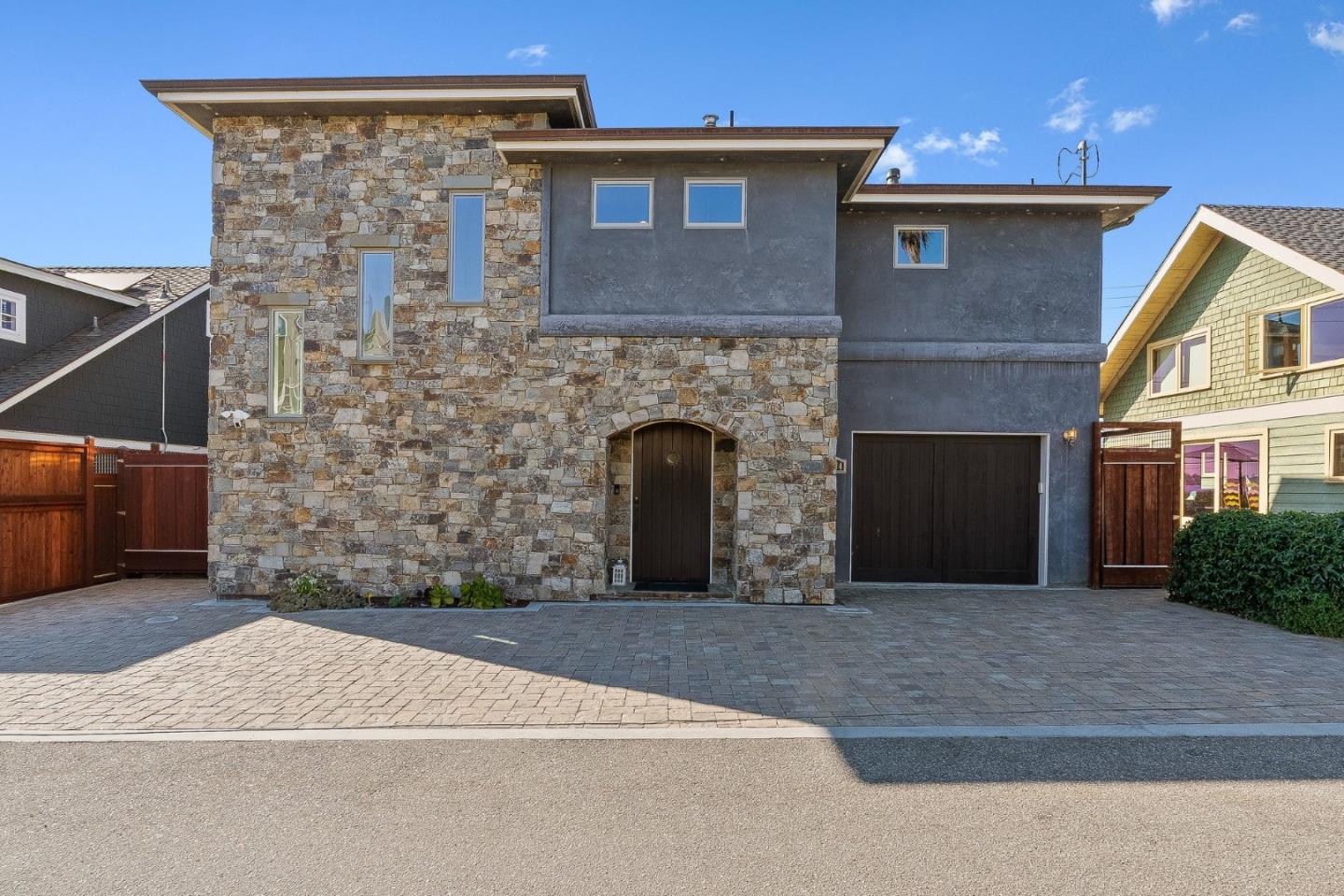 2974 East Cliff Drive