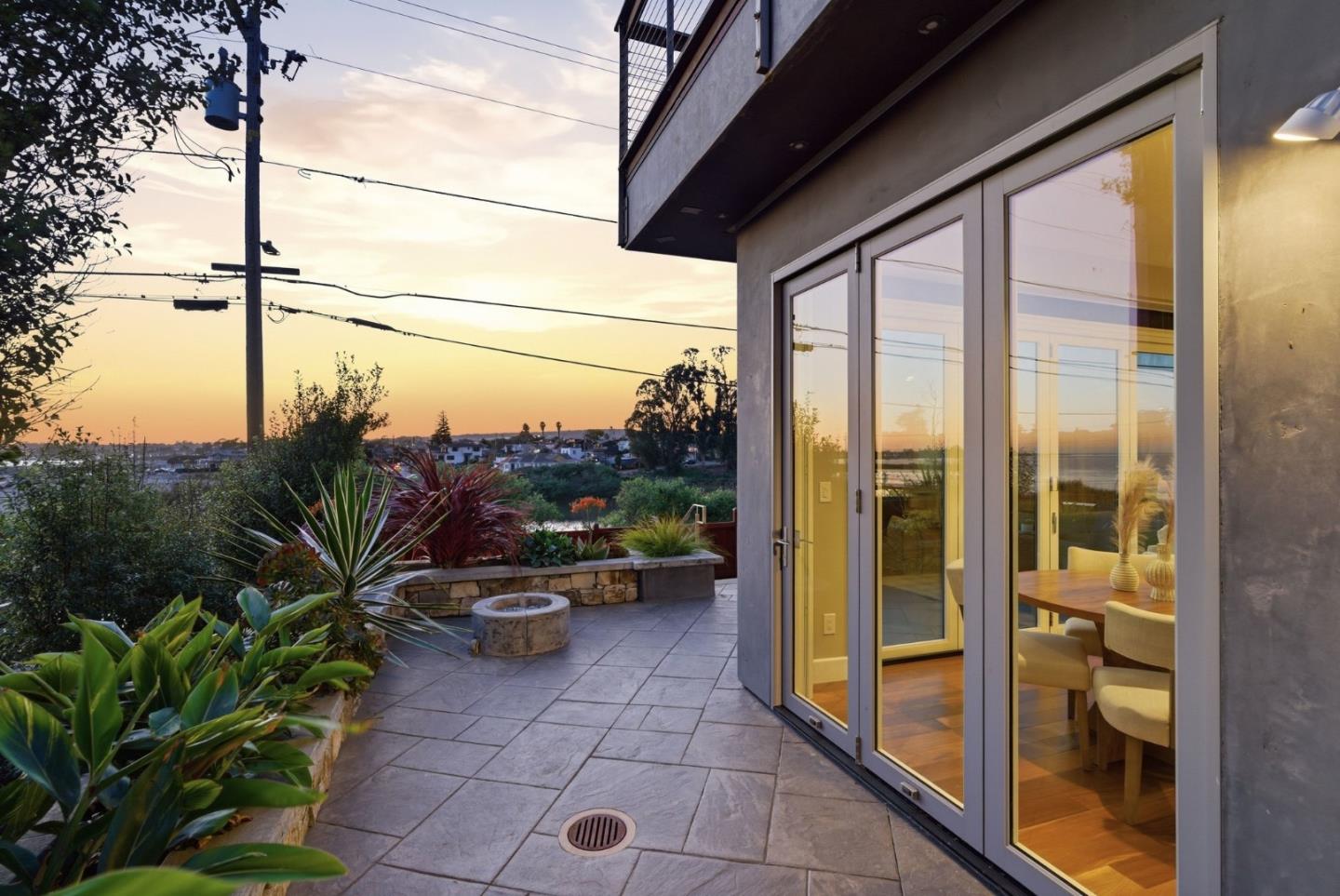 2974 East Cliff Drive