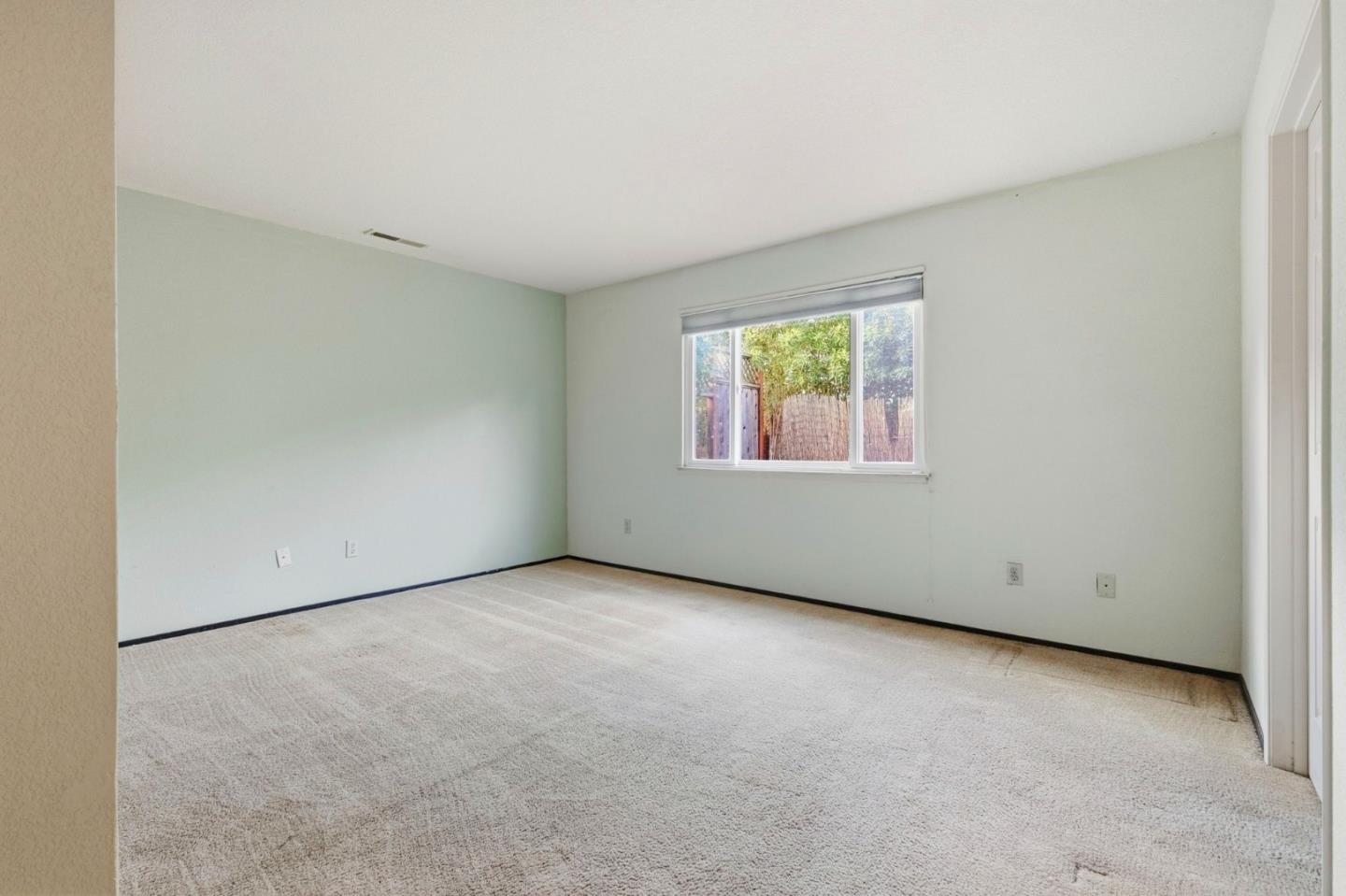 1621 Schooner Court