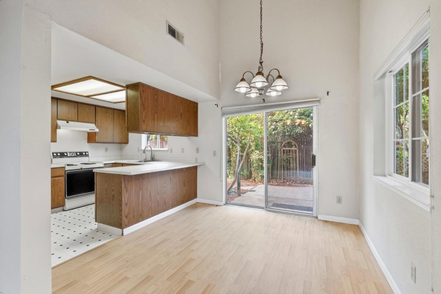 1621 Schooner Court