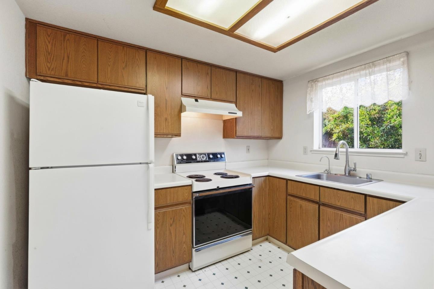 1621 Schooner Court