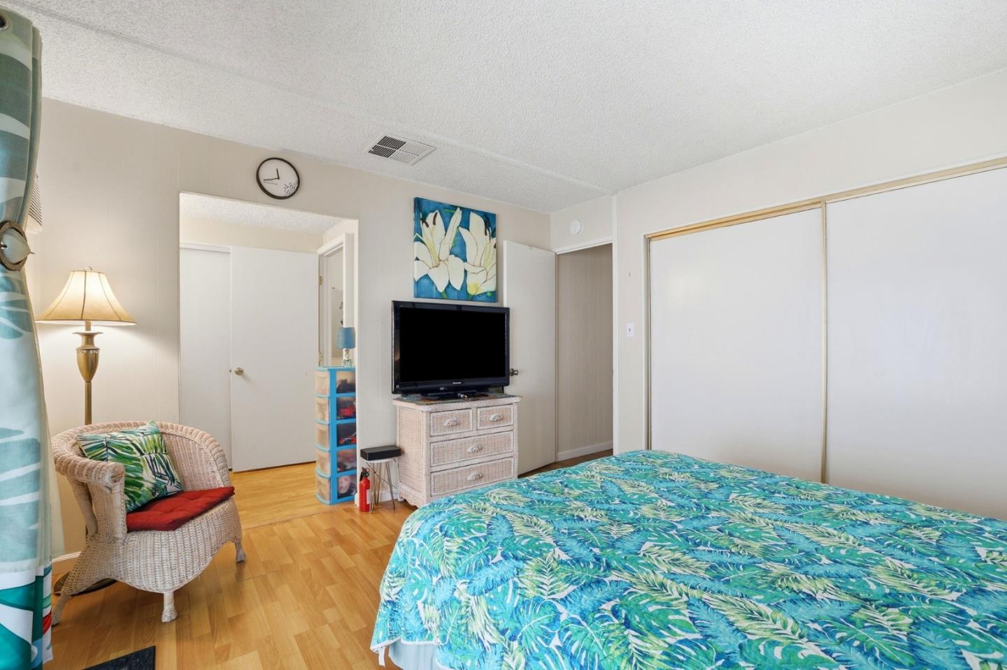 100 La Paz Unit: 100