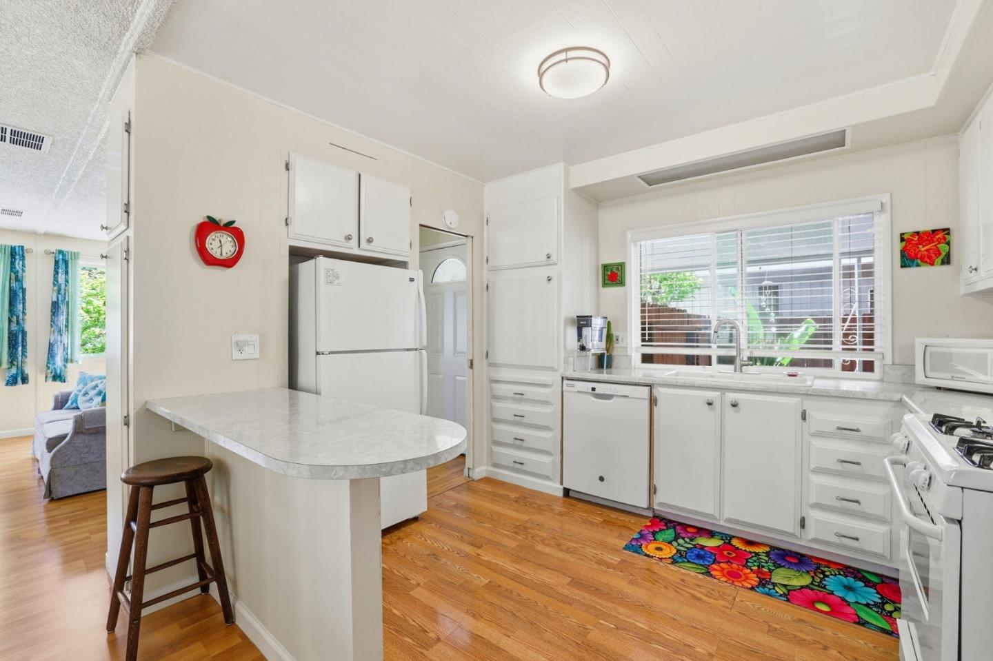 100 La Paz Unit: 100