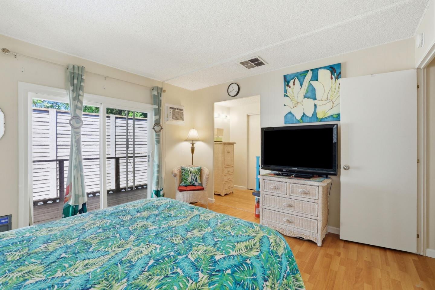 100 La Paz Unit: 100