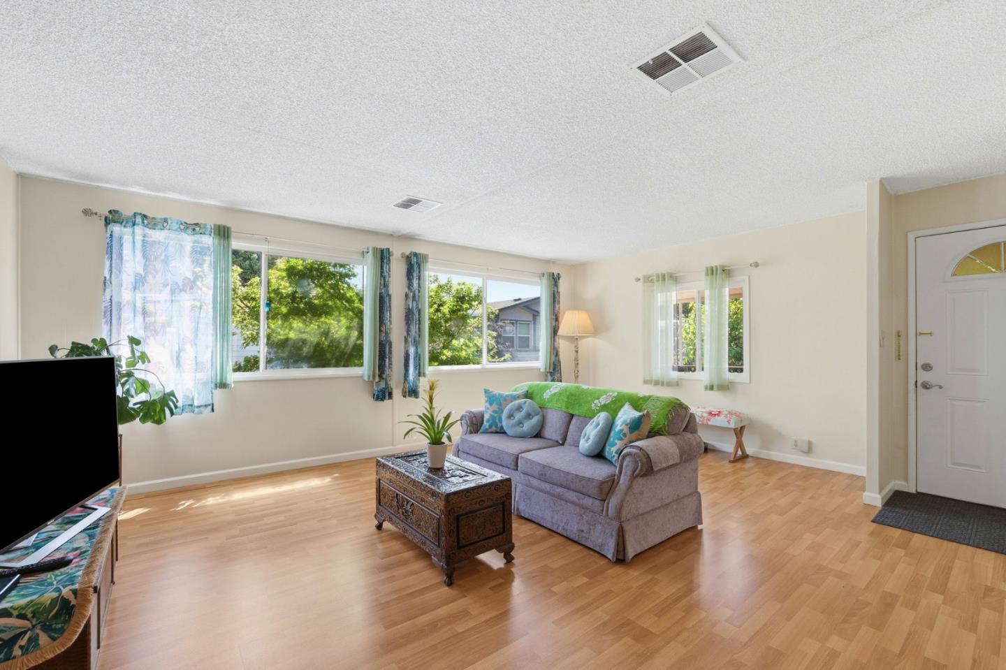 100 La Paz Unit: 100