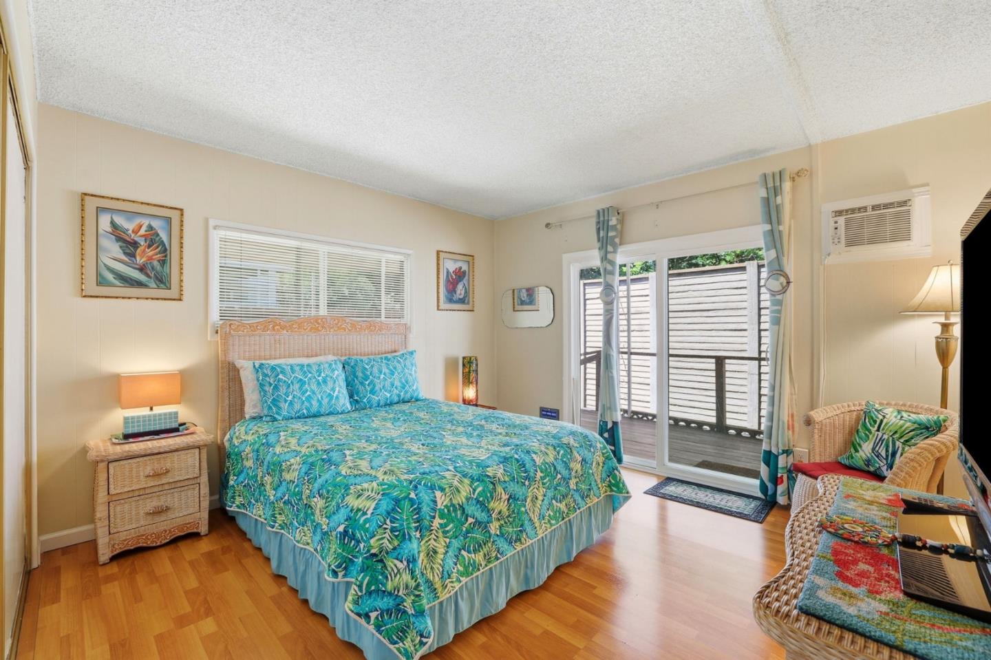 100 La Paz Unit: 100