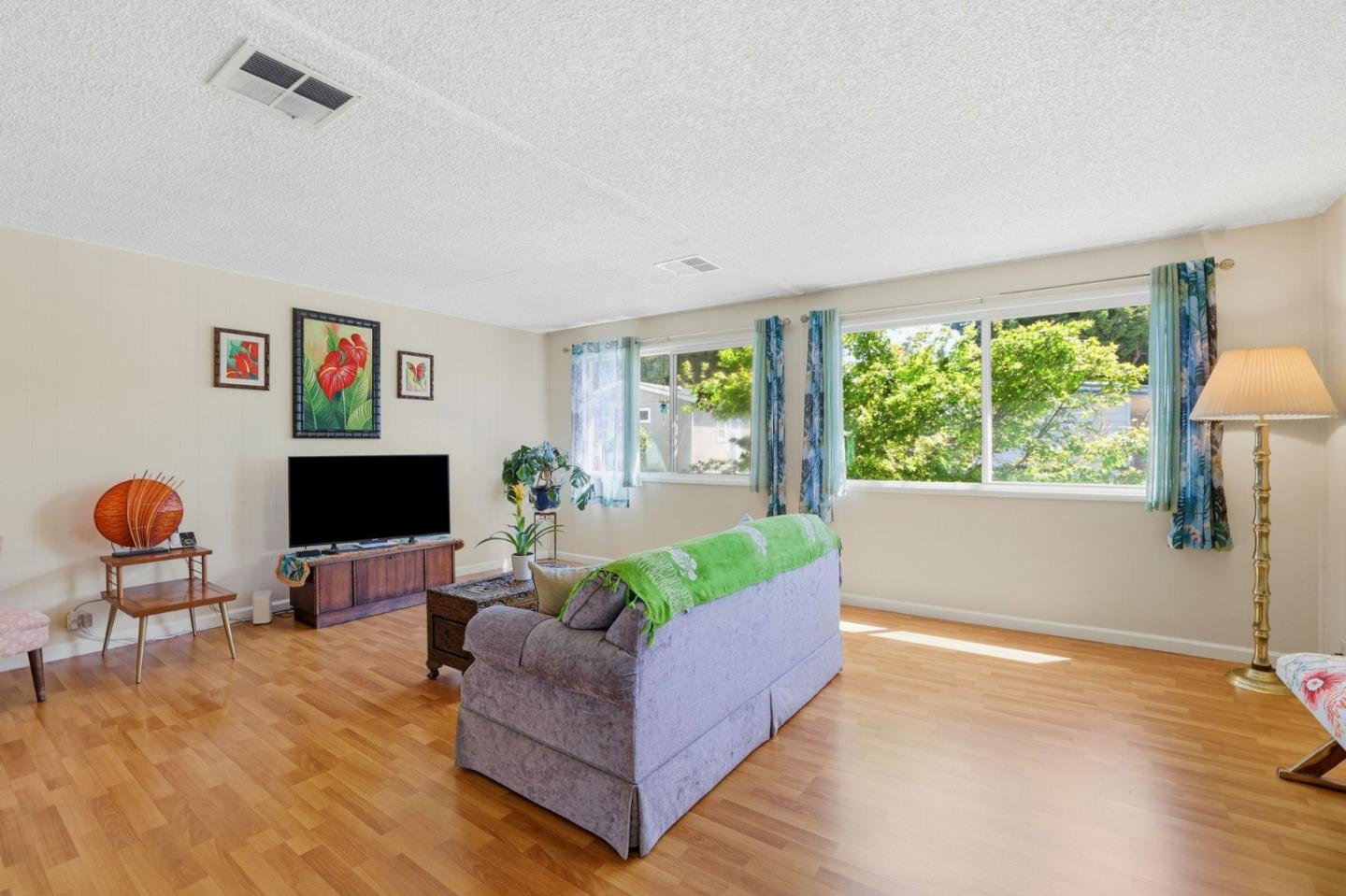 100 La Paz Unit: 100