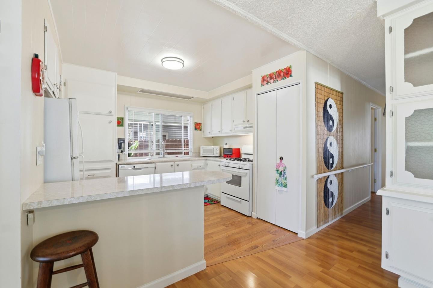 100 La Paz Unit: 100