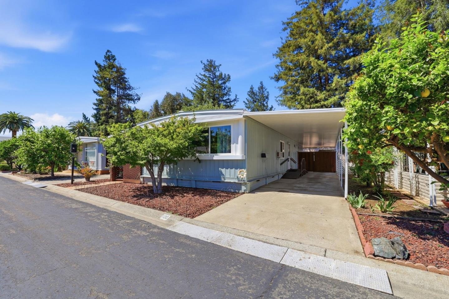 100 La Paz Unit: 100