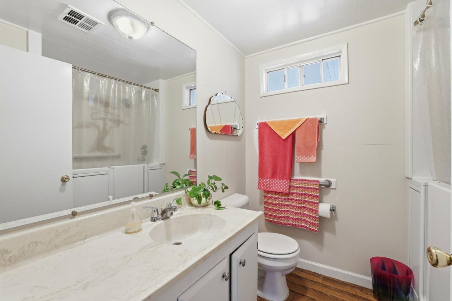 100 La Paz Unit: 100