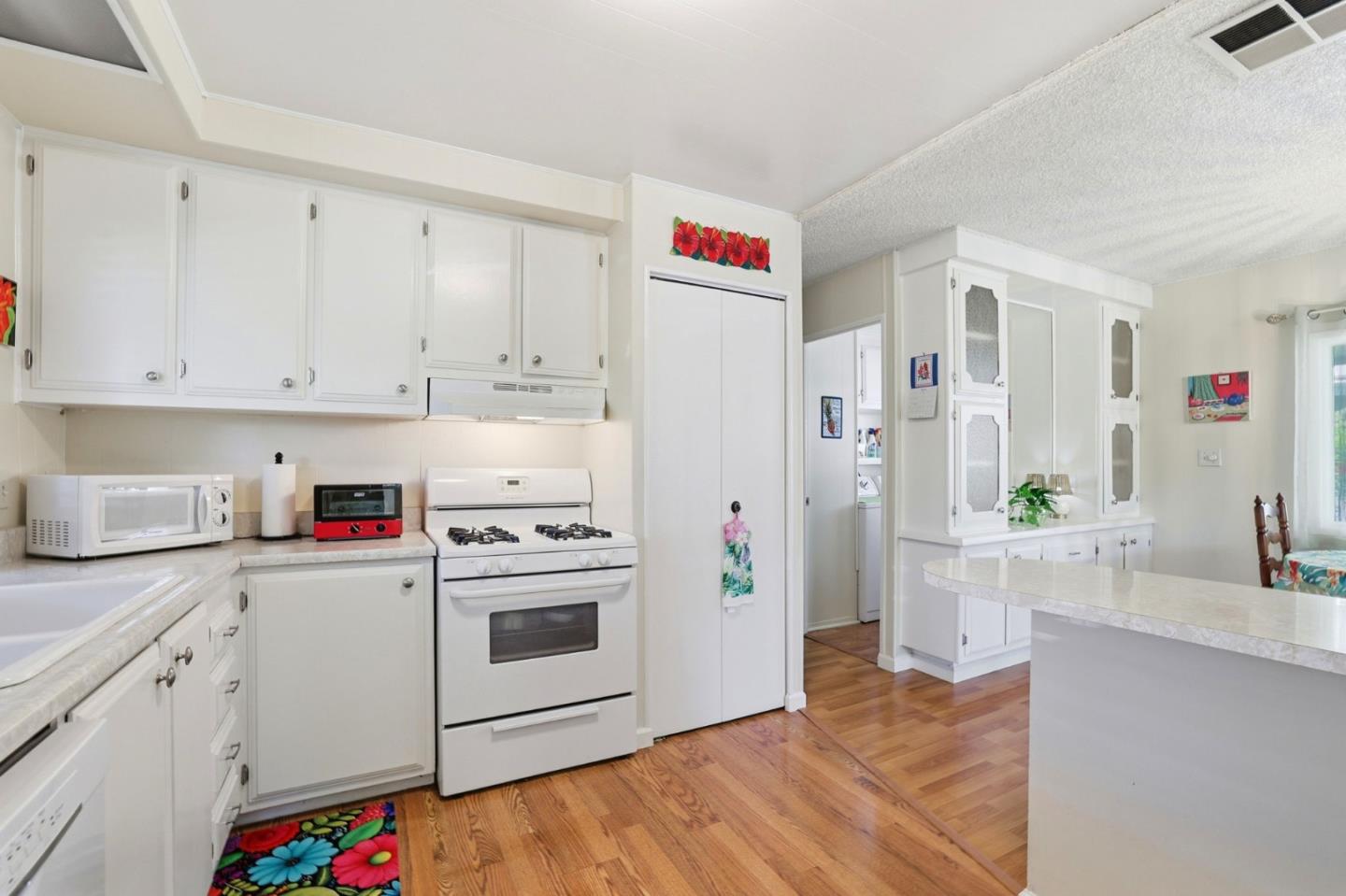 100 La Paz Unit: 100