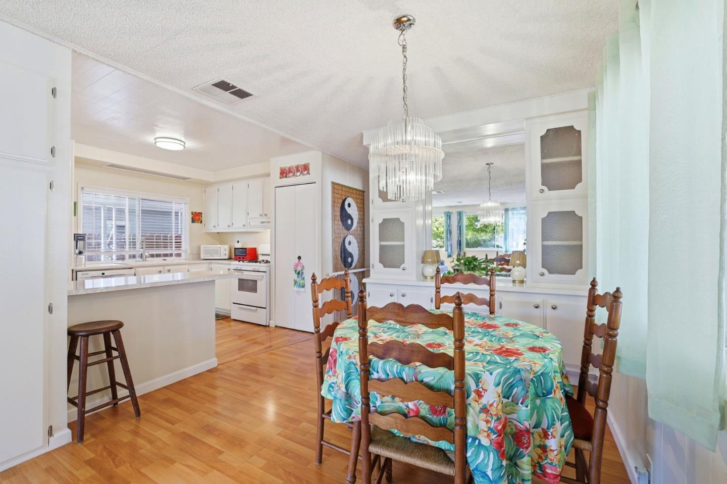 100 La Paz Unit: 100