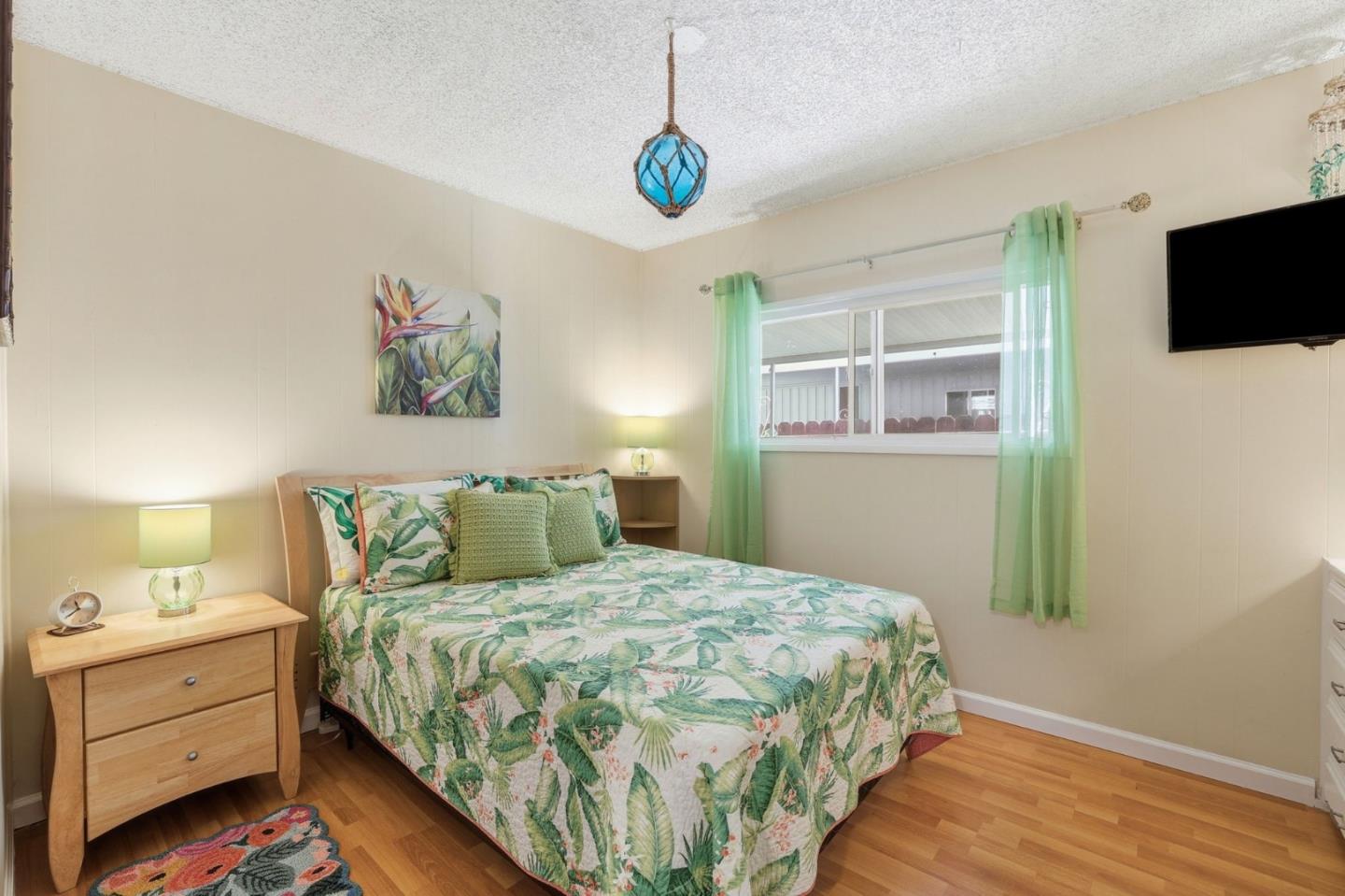 100 La Paz Unit: 100