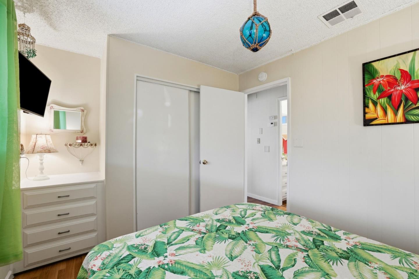 100 La Paz Unit: 100