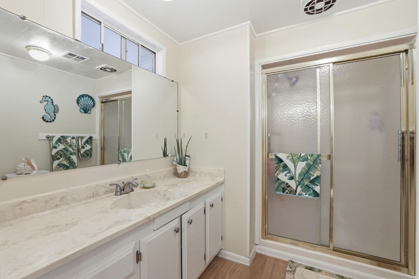 100 La Paz Unit: 100