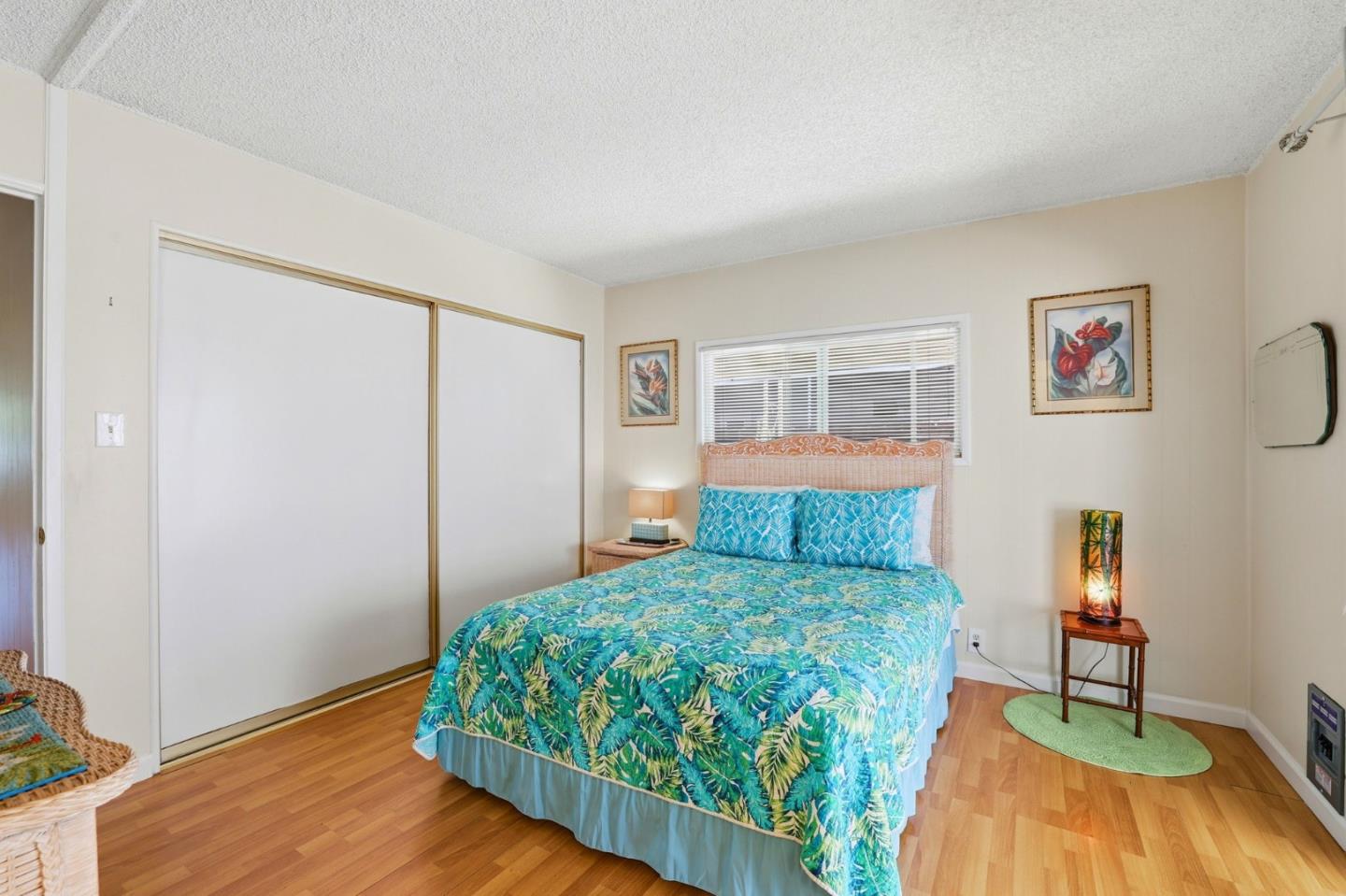 100 La Paz Unit: 100