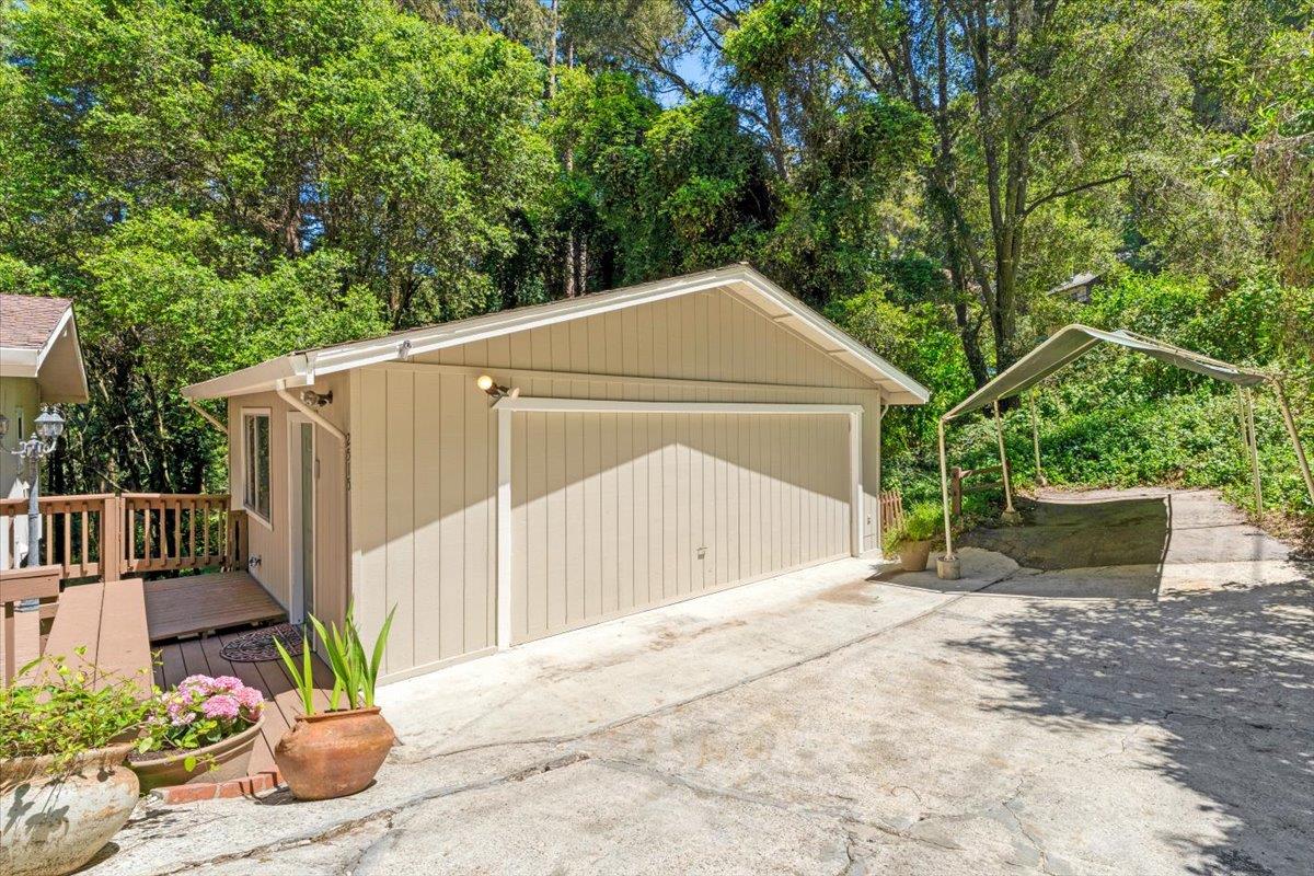 2515 Redwood Drive