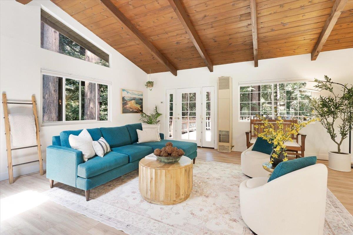 2515 Redwood Drive