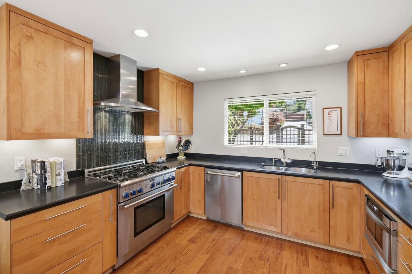 270 La Cuesta Drive