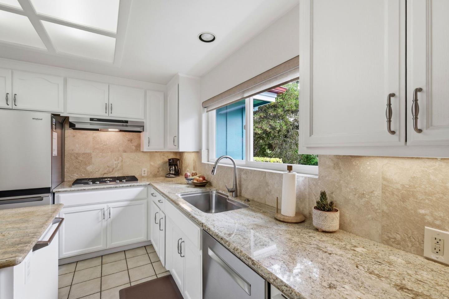 585 Calle Del Sol