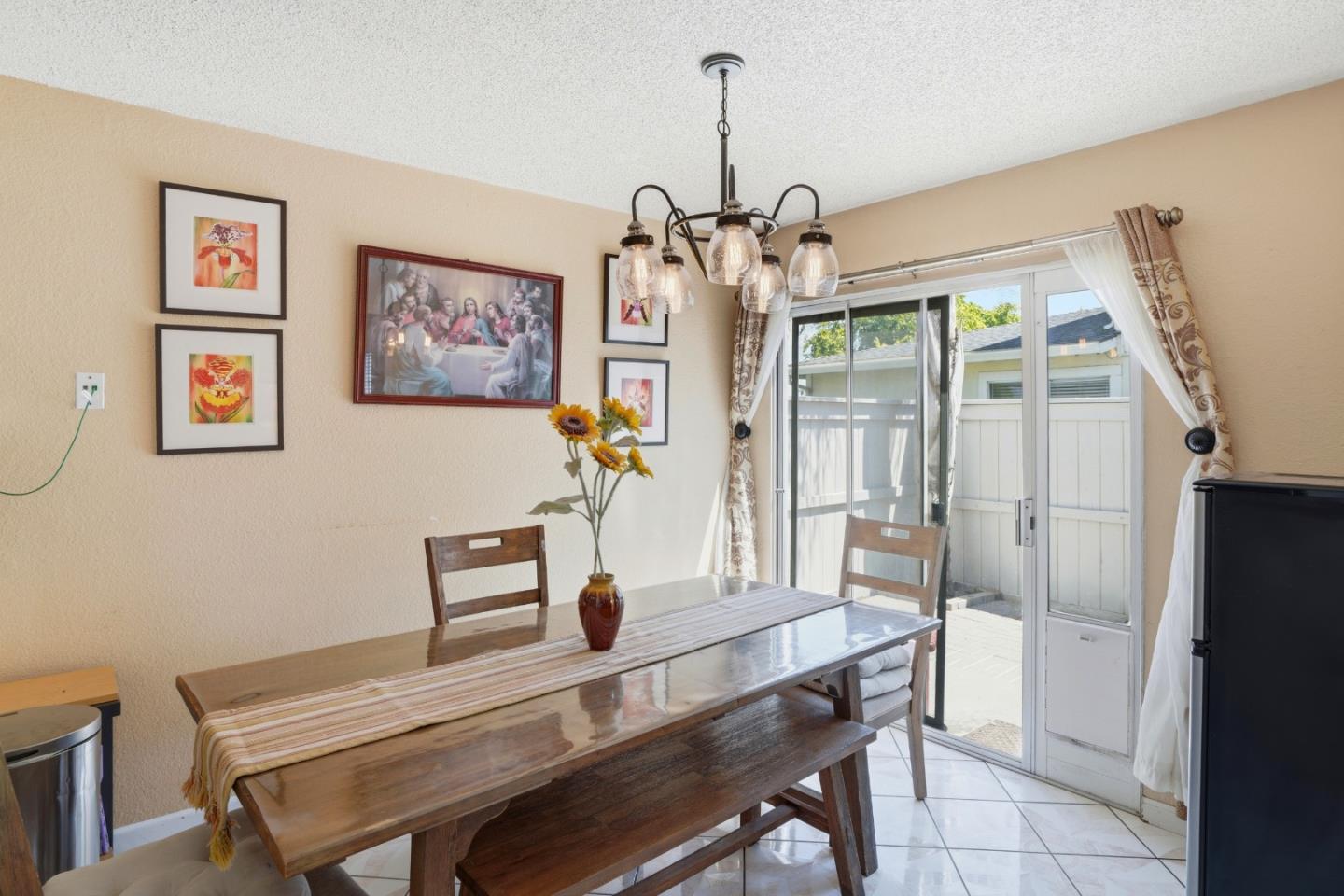 1825 Cherokee Drive 2