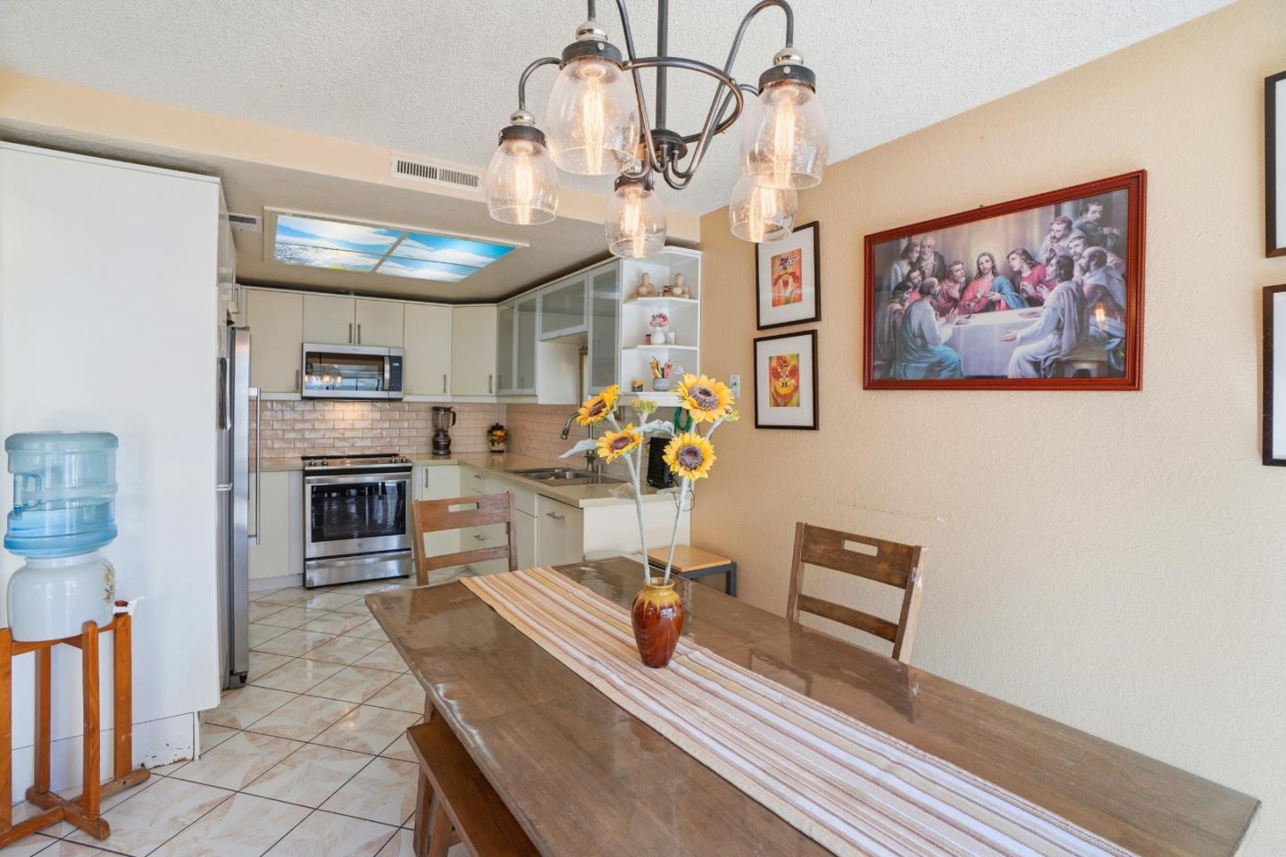 1825 Cherokee Drive 2