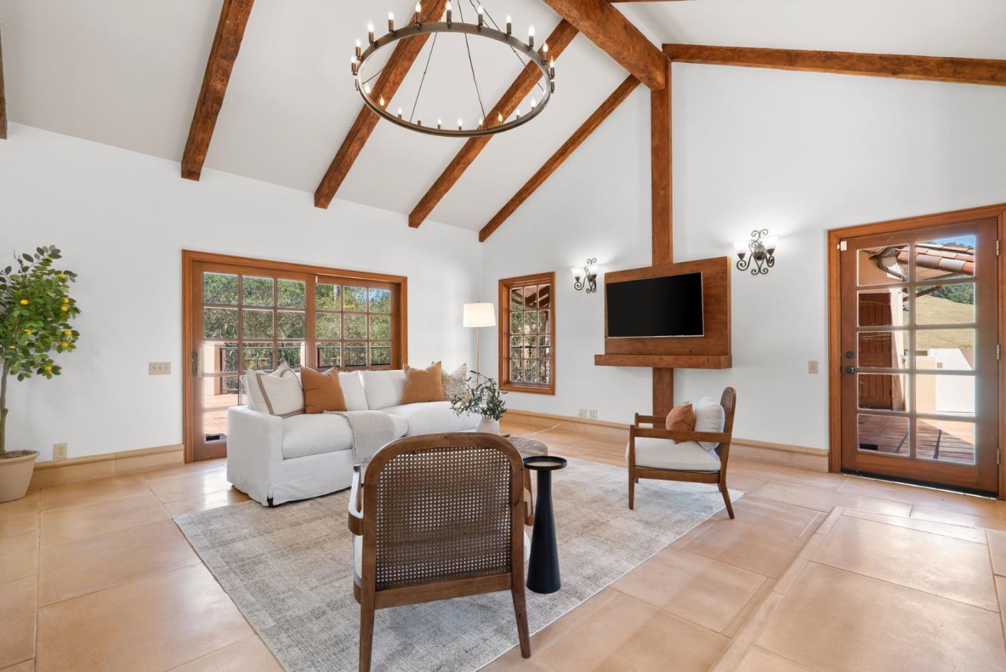 2240 N Rodeo Gulch RD