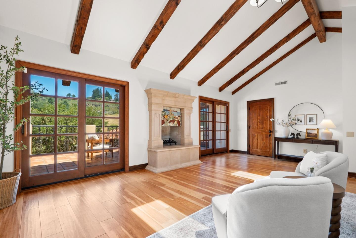 2240 N Rodeo Gulch RD