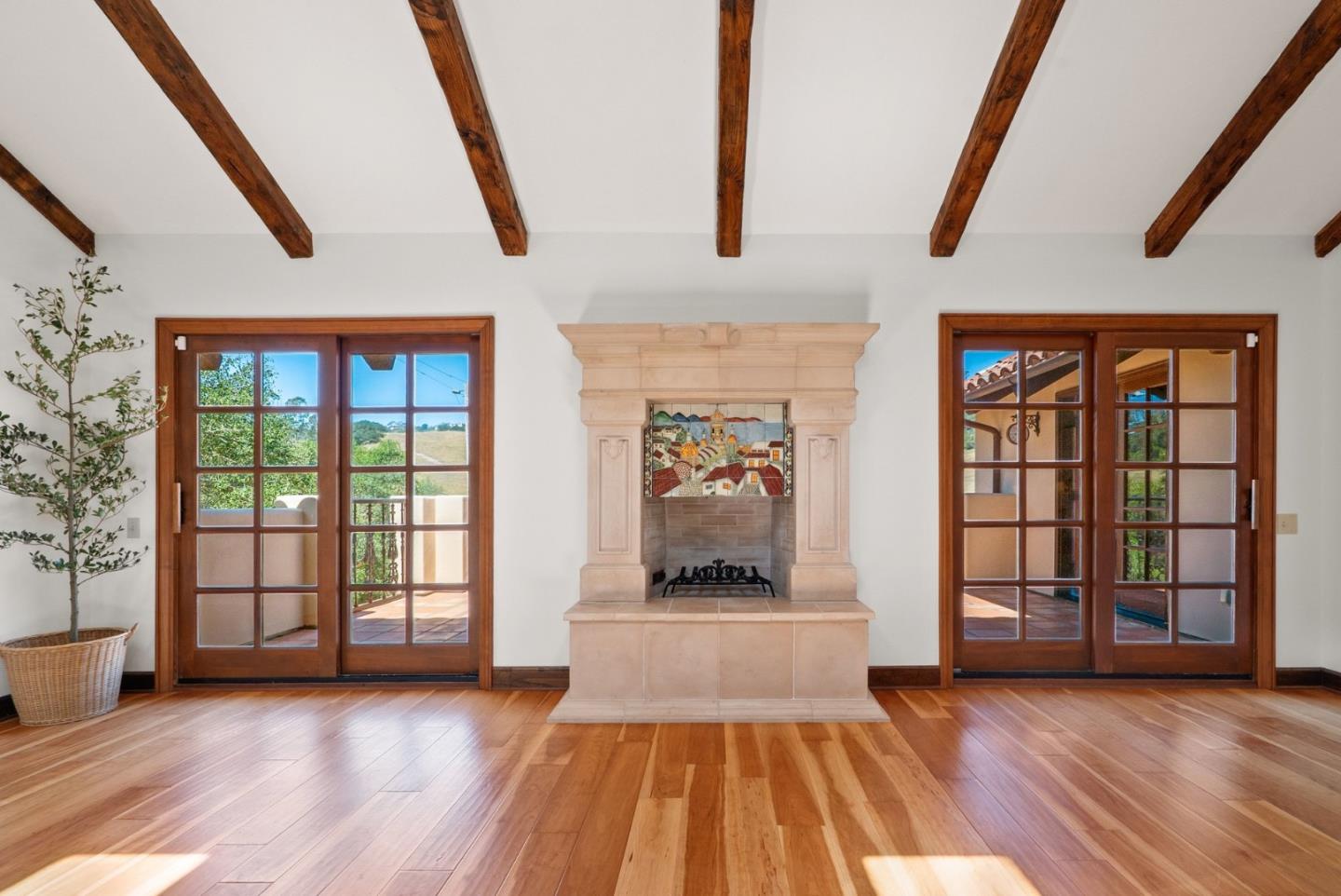 2240 N Rodeo Gulch RD