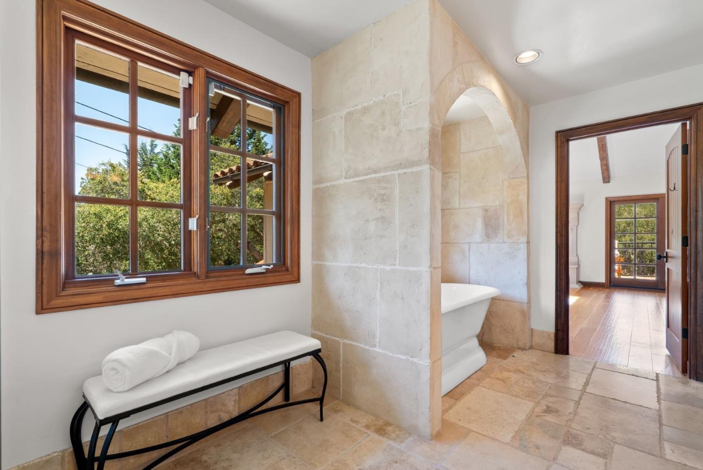 2240 N Rodeo Gulch RD