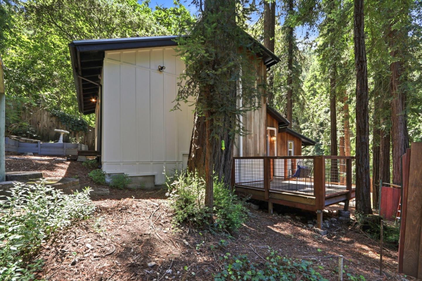 11669 Lakeshore Drive