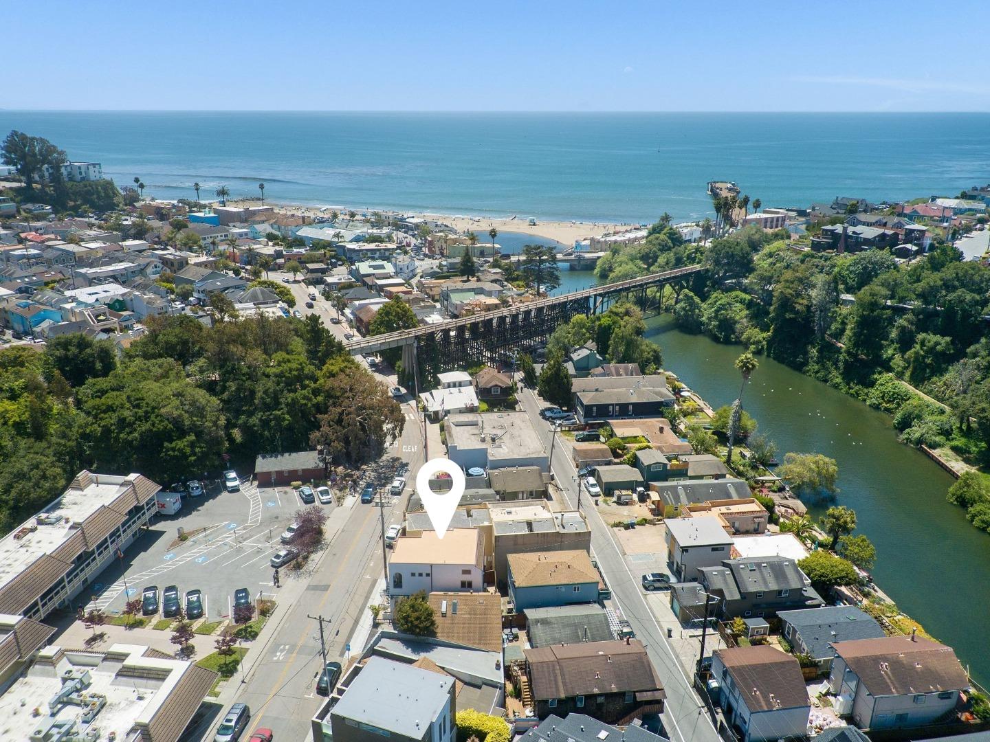 413 Capitola Avenue
