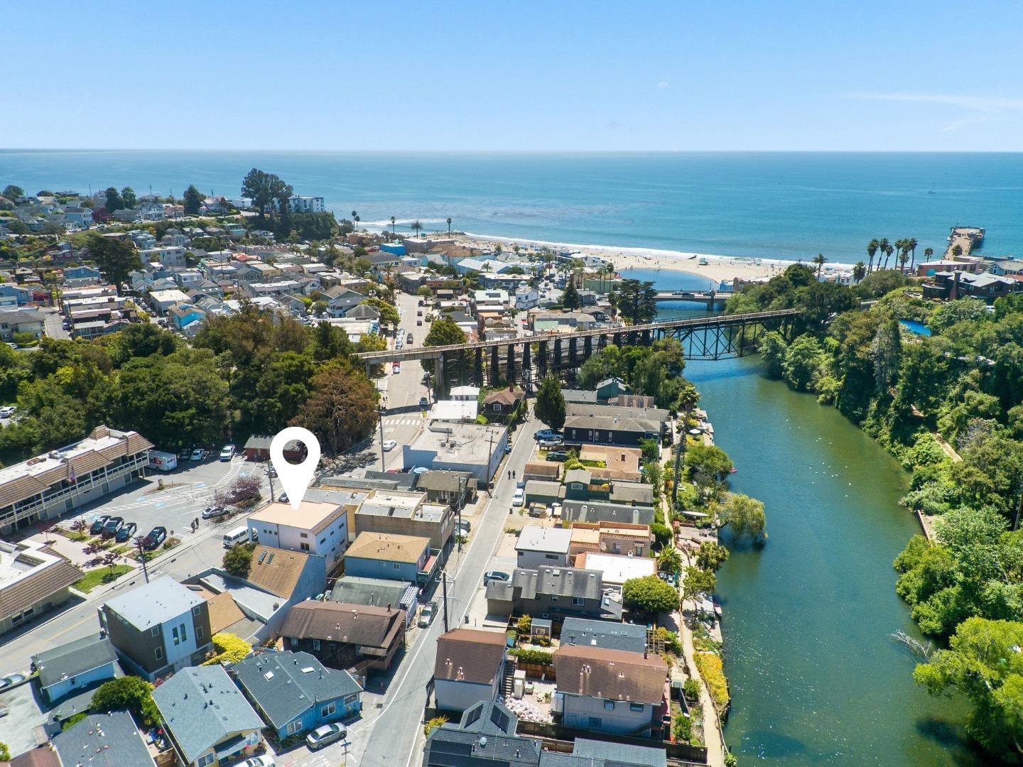 413 Capitola Avenue