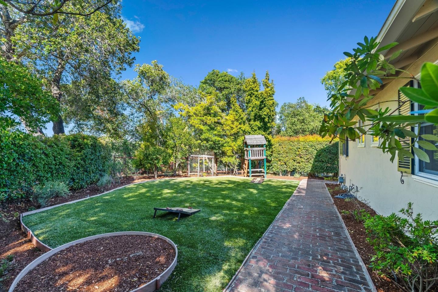 31 S Circle Dr