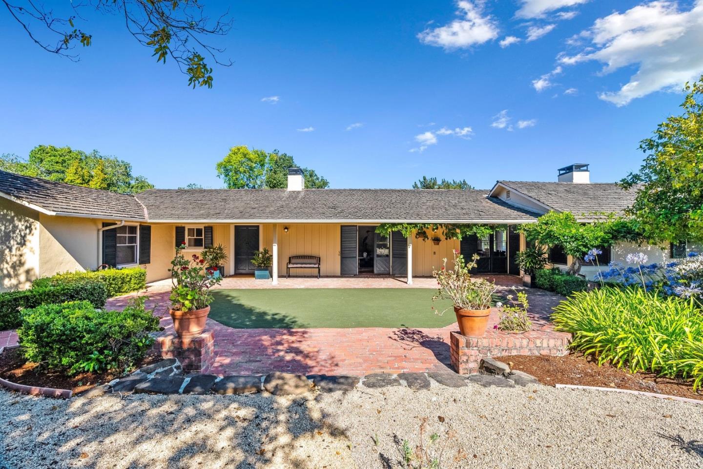 31 S Circle Dr
