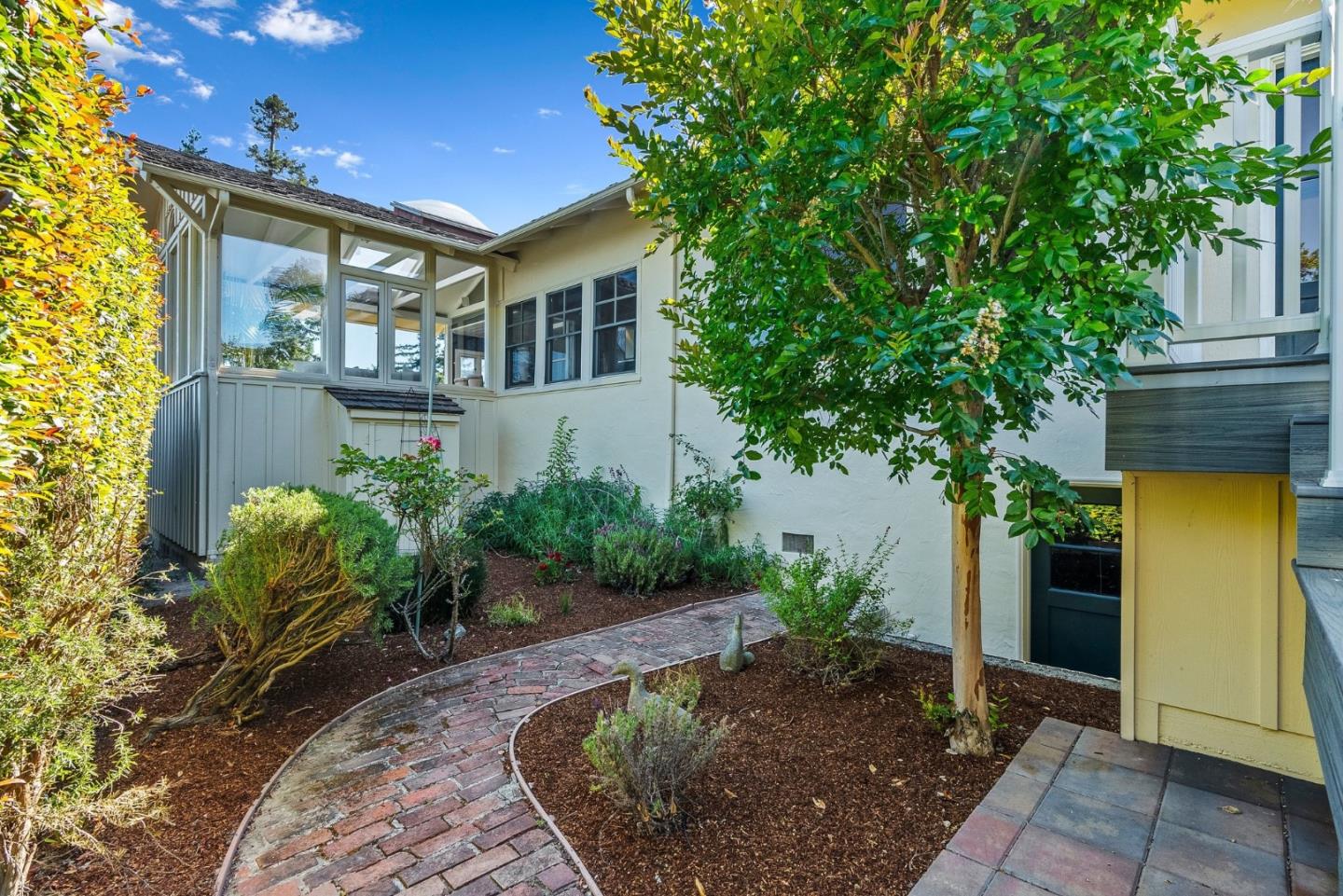 31 S Circle Dr