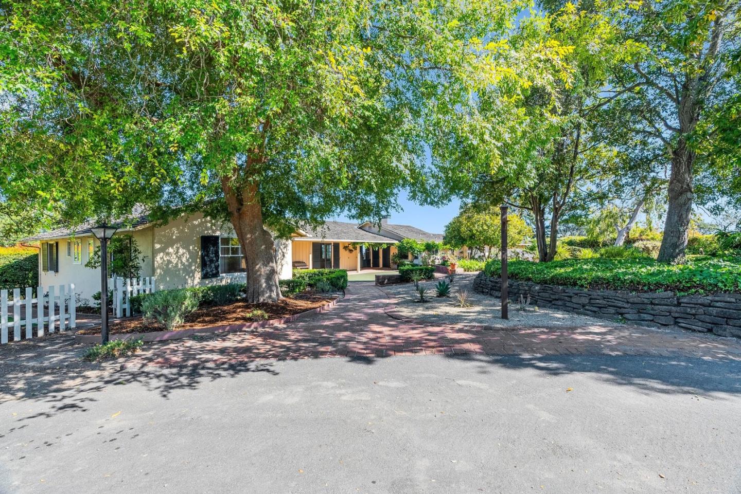 31 S Circle Dr