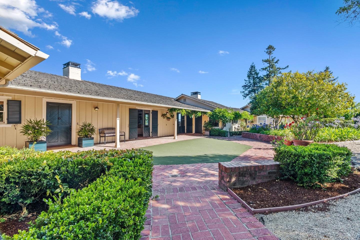 31 S Circle Dr