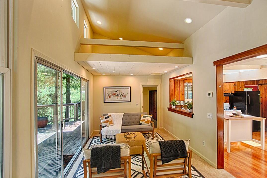 1004 Laurel AVE