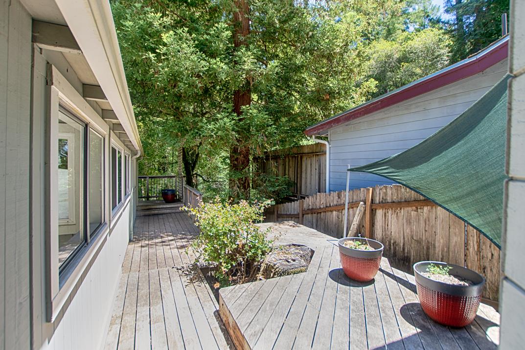 1004 Laurel AVE