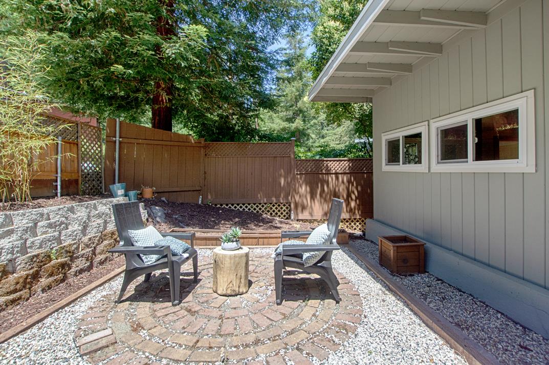 1004 Laurel AVE