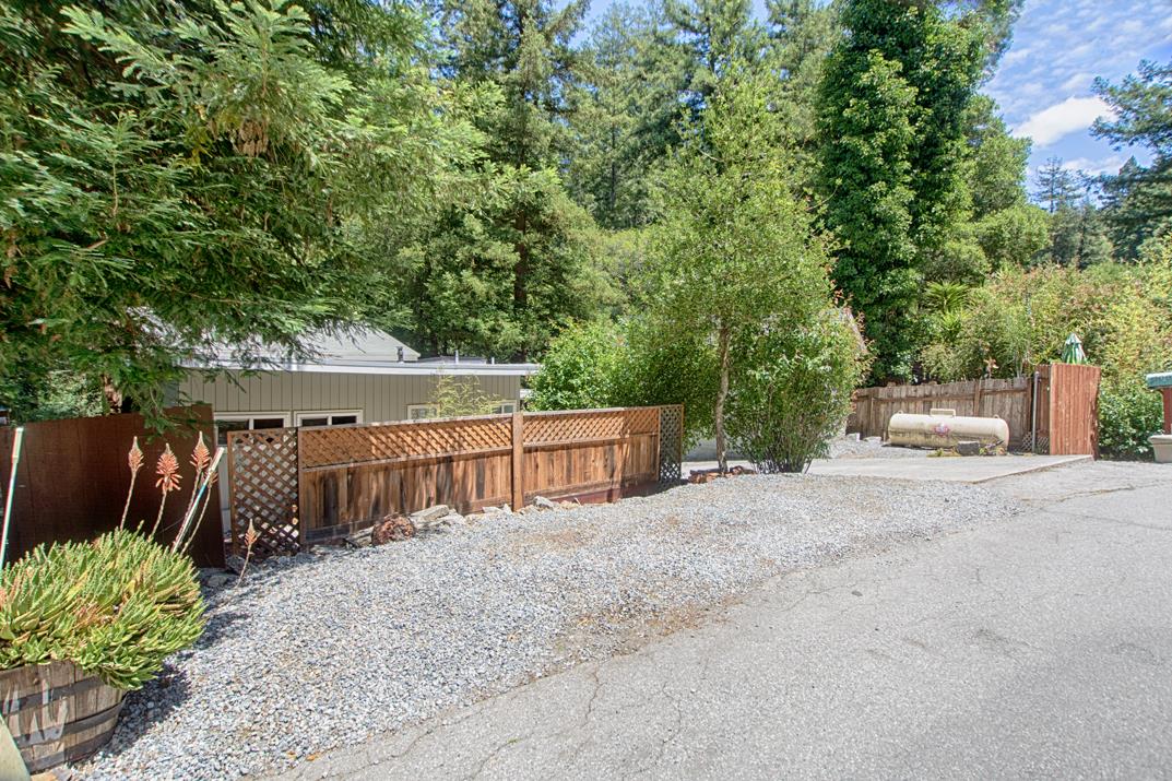 1004 Laurel AVE