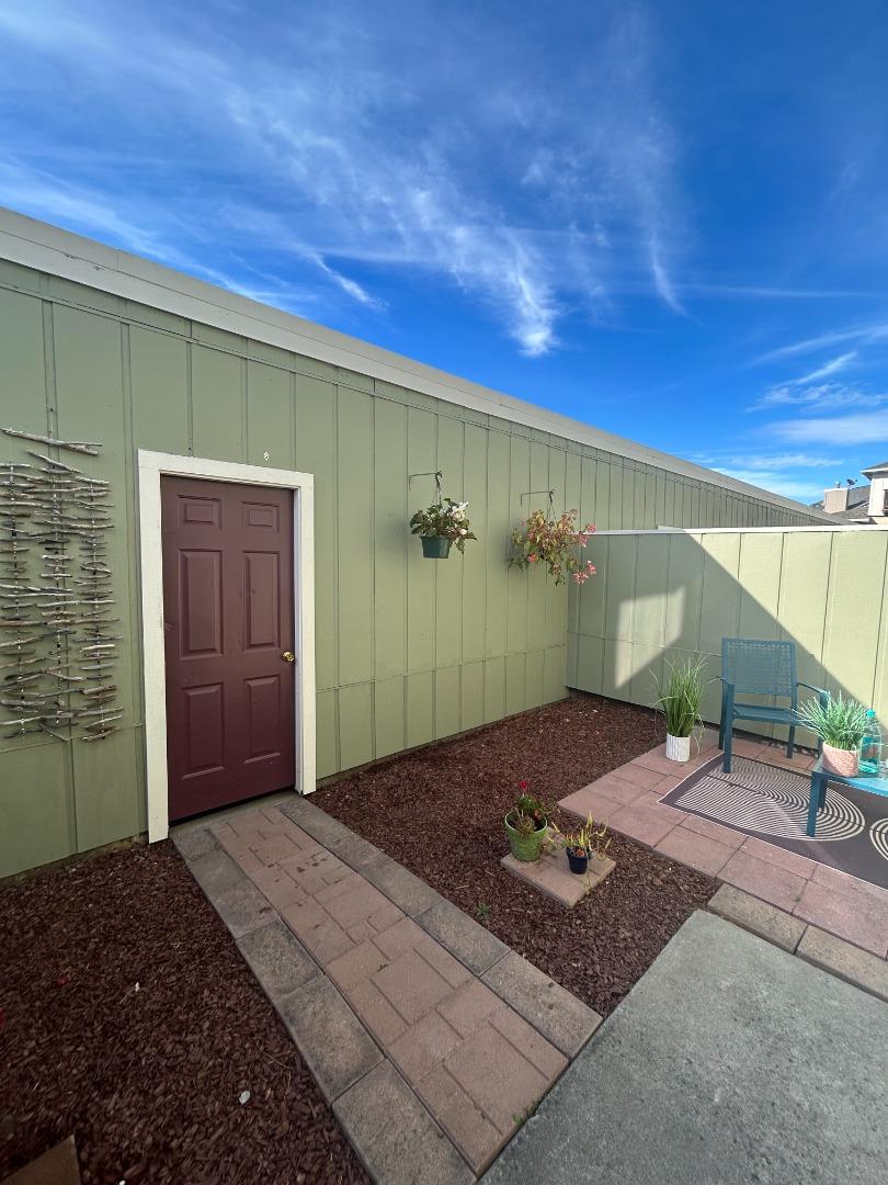 163 Harbor Oaks CIR