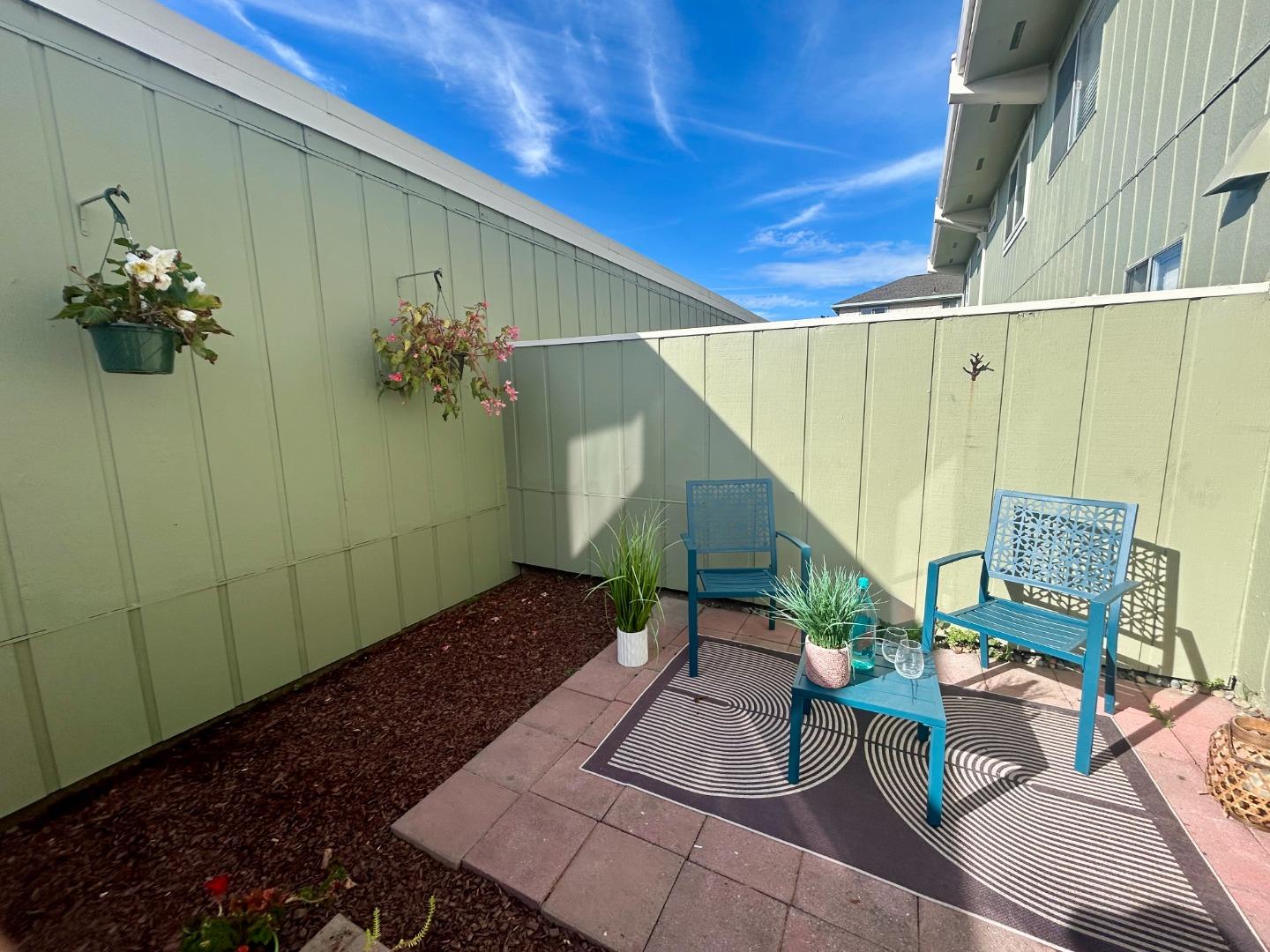 163 Harbor Oaks CIR